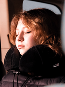 Poduszka podróżna na szyję Dr.Bacty - czarna. Gratis zatyczki do uszu i opaska na oczy