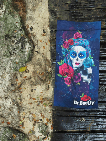 Microfiber beach towel, quick drying with antimicrobial coating 70x140 - Santa Muerte