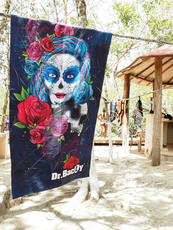 Ręcznik plażowy czarny dwustronny Dr.Bacty - Santa Muerte - XL 70x140